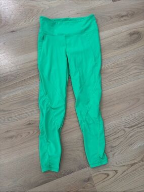 Lilly Pulitzer Luxletic Active Top in Neon Green with Gold Logo